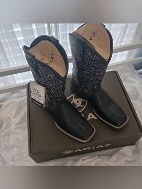 Ariat Round Up Remuda Cowgirl Boots | Black Leather | 8.5B | NWT